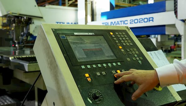SG - Skilled engineers and technicians control Skilled engineers and technicians control
